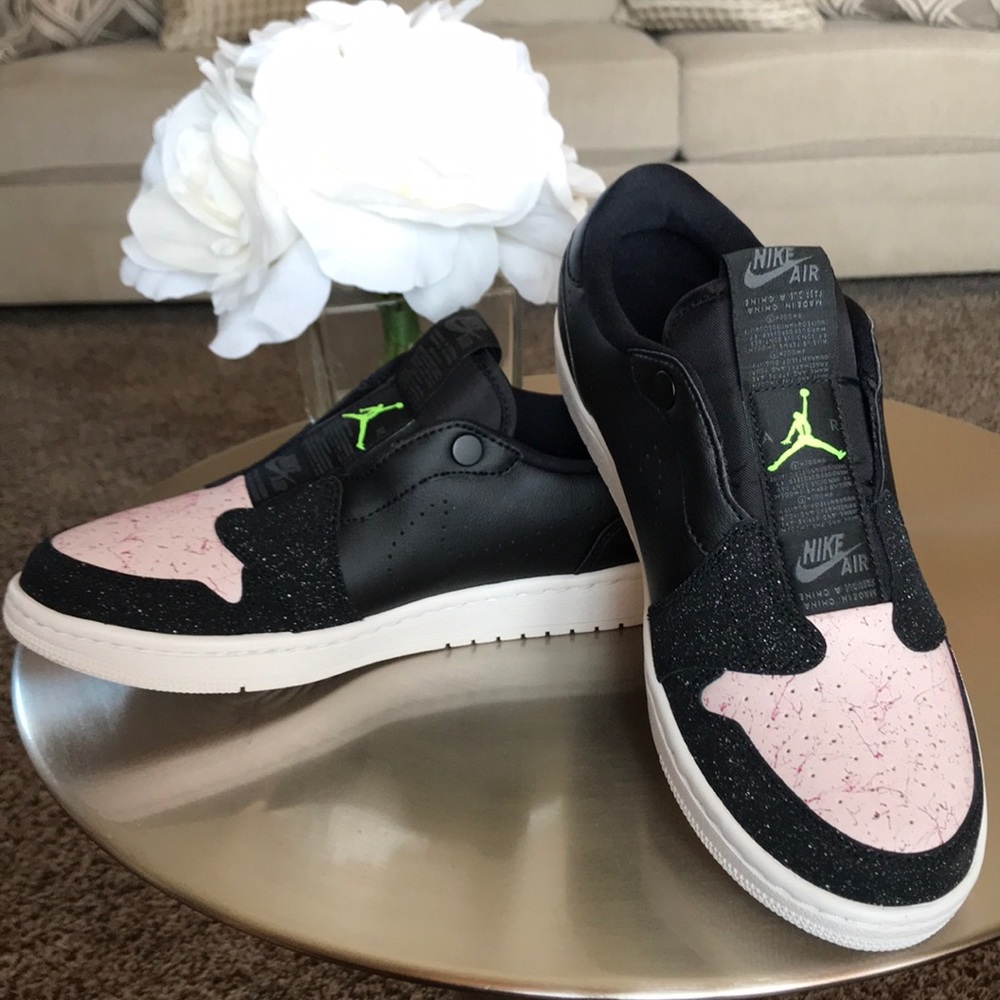 WOMEN’S AIR JORDAN 1 RET LOW - Picture 1 of 10